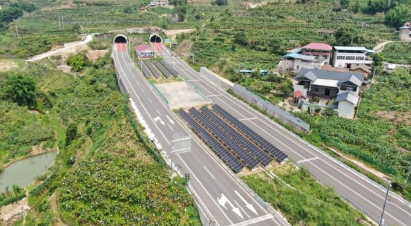 接高速、進(jìn)校園、上車棚……多地“嘗鮮”光伏發(fā)電！政府表態(tài)：將全面推廣光伏應(yīng)用